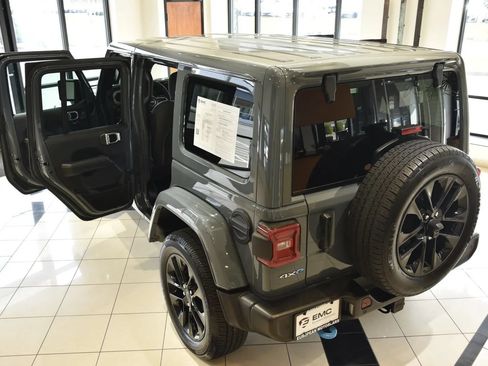 Used 2024 Jeep Wrangler Unlimited Sahara w/ Dual Top Group AWD/4WD image 8