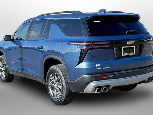 Used 2024 Chevrolet Traverse LT w/ Trailering Package FWD image 12