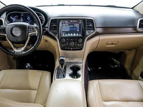 Used 2017 Jeep Grand Cherokee Limited image 16