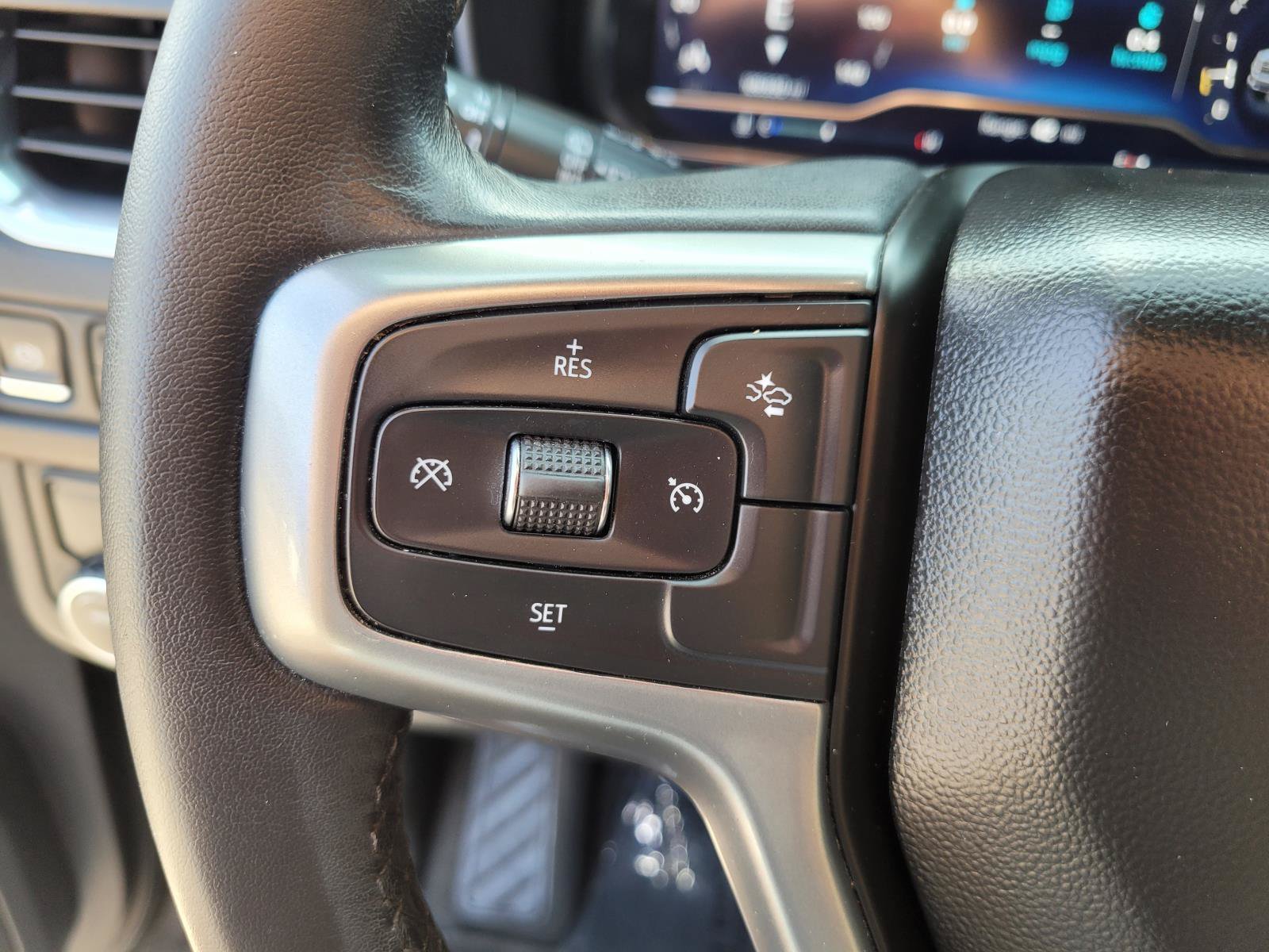 Used 2022 Chevrolet Suburban LT RWD image 31