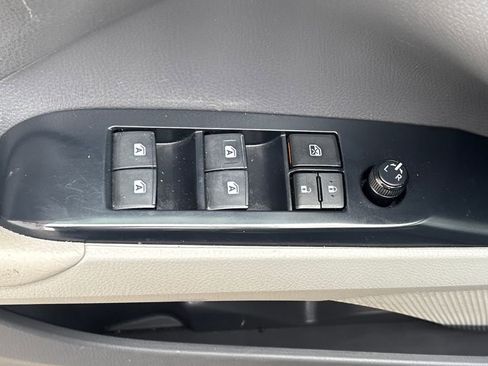 Used 2018 Toyota Camry SE image 7