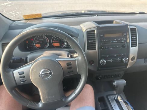 Used 2010 Nissan Frontier LE w/ LE Value Truck Pkg AWD/4WD image 18