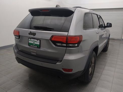 Used 2016 Jeep Grand Cherokee Laredo 75th Anniversary image 7