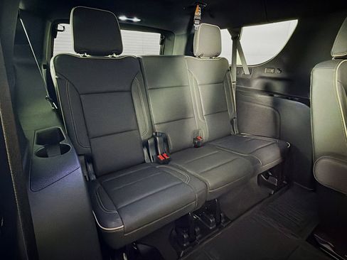 Used 2025 GMC Yukon XL Elevation image 28
