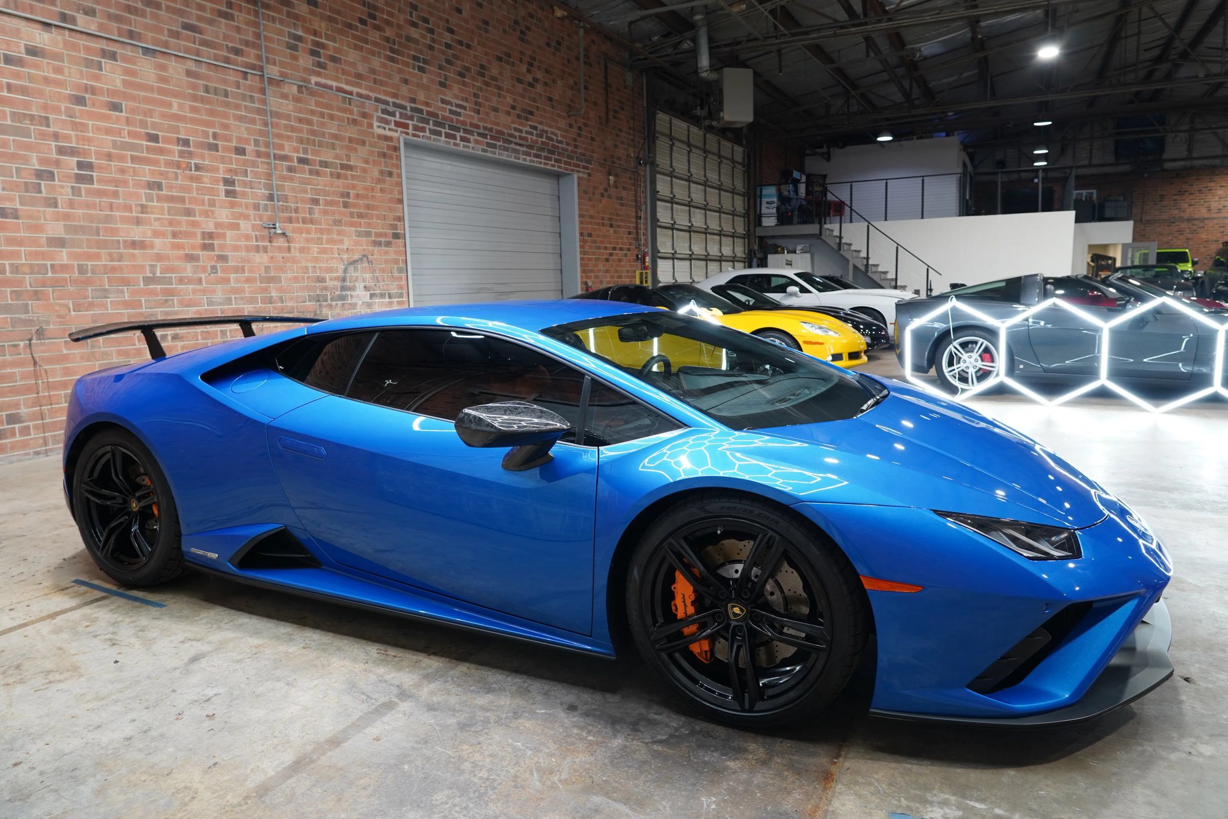 Used 2020 Lamborghini Huracan EVO RWD image 3
