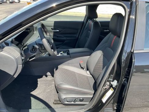 New 2026 Nissan Sentra SR w/ SR Premium Package FWD image 11