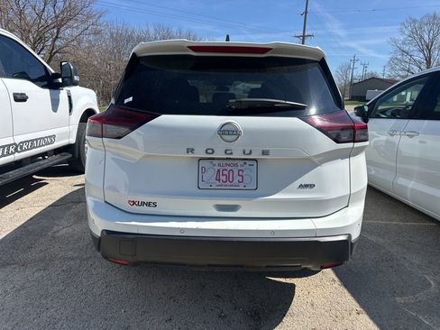Used 2024 Nissan Rogue S AWD/4WD image 10