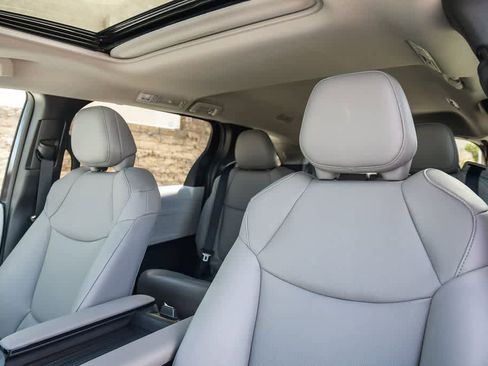 New 2026 Toyota Sienna XLE image 17