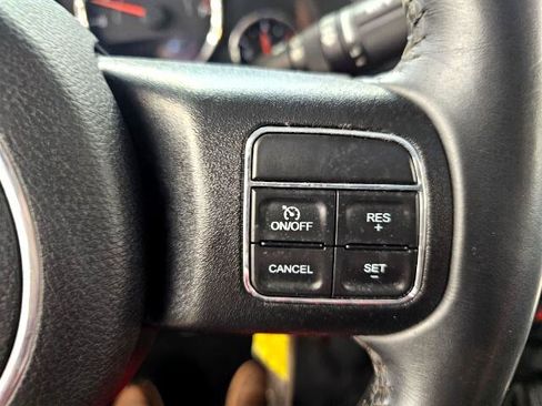 Used 2017 Jeep Wrangler Unlimited Sahara image 15