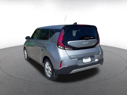 Used 2025 Kia Soul LX w/ LX Technology Package FWD image 11