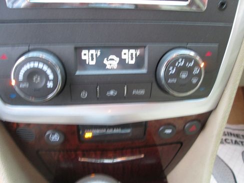 Used 2009 Cadillac SRX AWD w/ Third Row Seating Package image 21