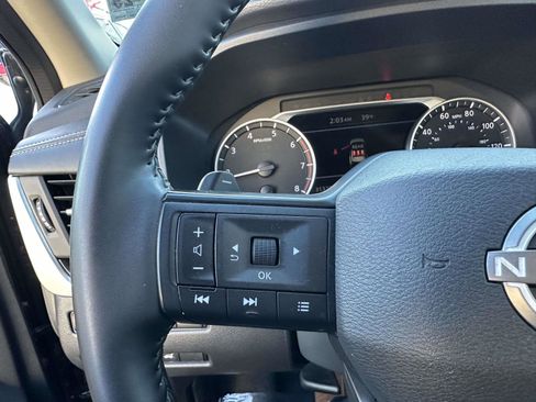 Used 2025 Nissan Rogue SV image 29