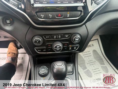 Used 2019 Jeep Cherokee Limited w/ Luxury Group AWD/4WD image 22