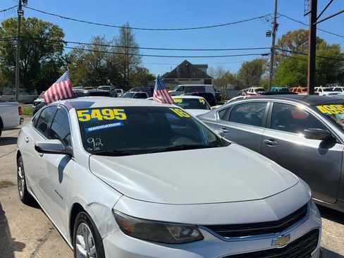 Used 2016 Chevrolet Malibu LT w/ Leather Package image 2