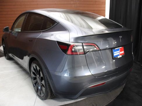 Used 2022 Tesla Model Y Performance image 10