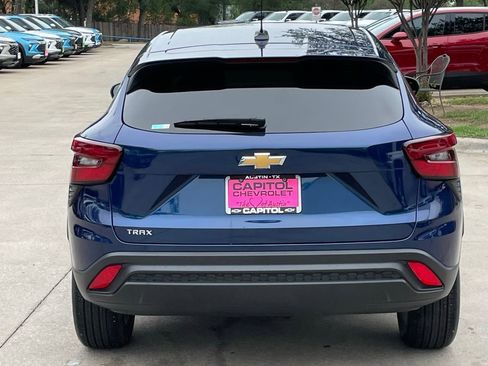 Used 2024 Chevrolet Trax LS w/ LS Convenience Package FWD image 5