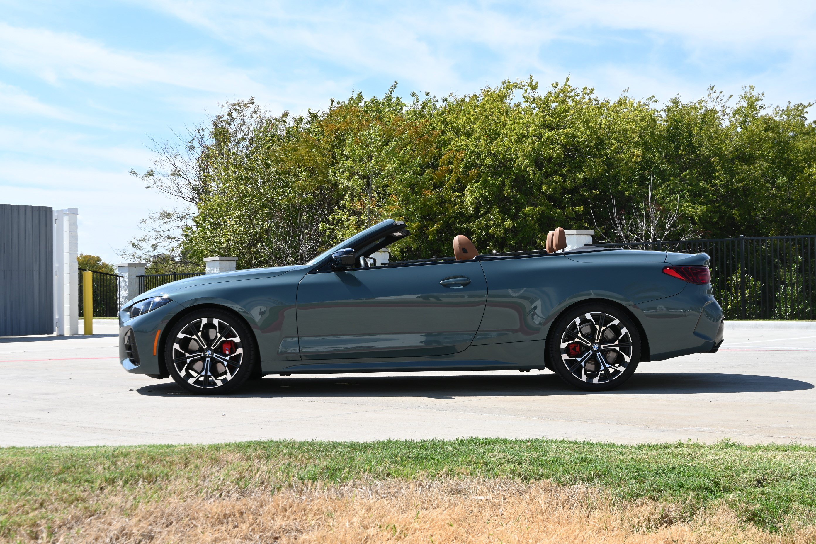 Used 2026 BMW M440i Convertible w/ Premium Package RWD image 6
