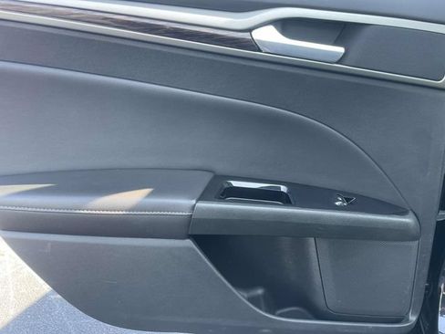 Used 2014 Ford Fusion SE w/ Equipment Group 202A FWD image 11