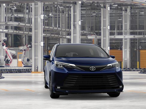 New 2026 Toyota Sienna XLE AWD/4WD image 18