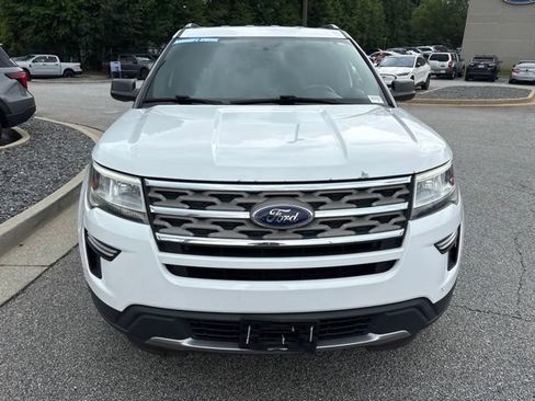 Used 2018 Ford Explorer XLT FWD image 3