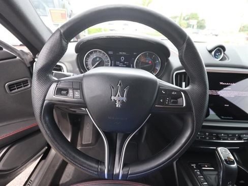 Used 2021 Maserati Ghibli S RWD image 20
