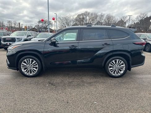 Used 2024 Toyota Highlander Platinum image 4