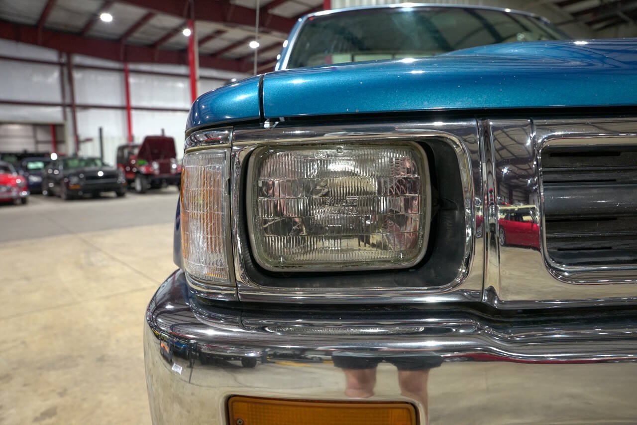 Used 1995 Toyota Pickup DX AWD/4WD image 38