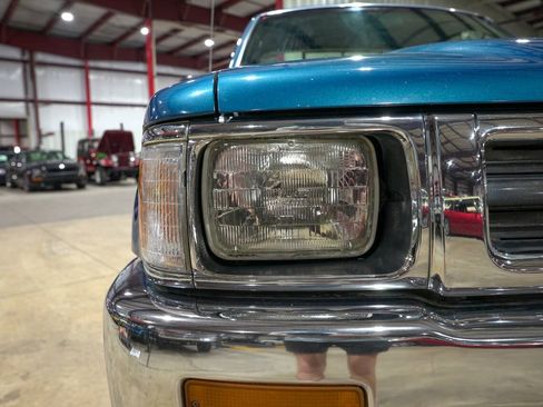 Used 1995 Toyota Pickup DX AWD/4WD image 38