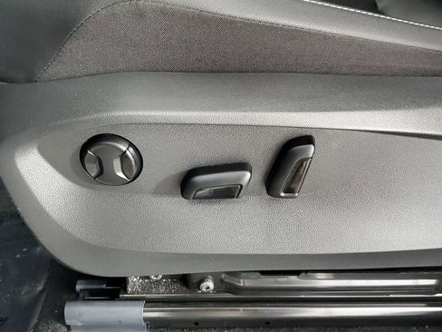 Used 2023 Volkswagen Tiguan SE R-Line image 23