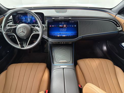 Used 2025 Mercedes-Benz E 450 4MATIC Sedan image 17