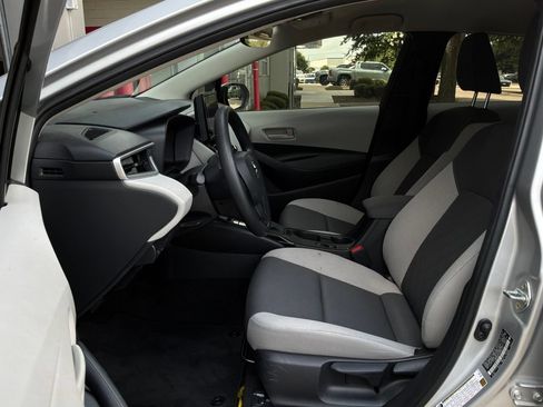 Used 2025 Toyota Corolla LE FWD image 10