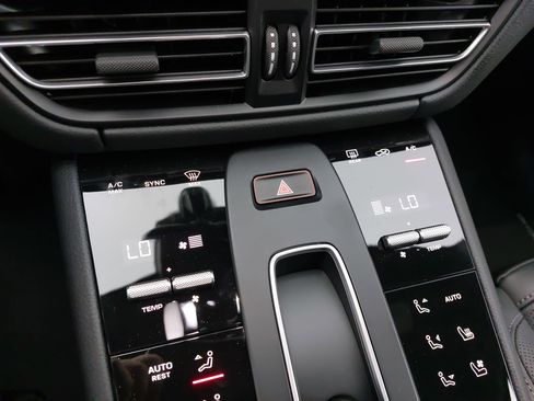 New 2026 Porsche Macan image 23