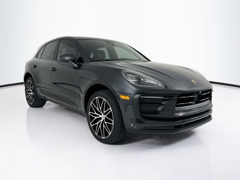 Certified 2025 Porsche Macan AWD/4WD image 7