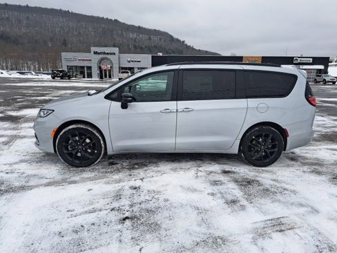 New 2026 Chrysler Pacifica Select image 7