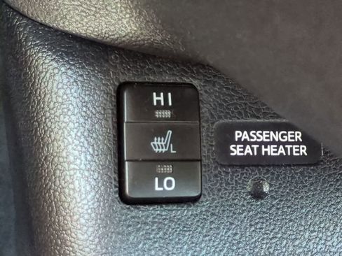 Used 2018 Toyota Prius Prime Premium FWD image 22