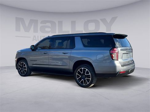 Used 2022 Chevrolet Suburban RST w/ Luxury Package image 3