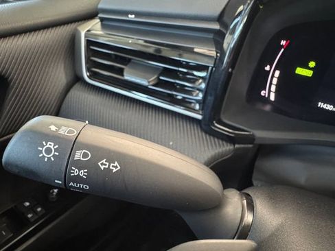 Used 2025 Toyota Camry SE w/ Convenience Package FWD image 25