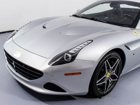 Used 2016 Ferrari California T image 30