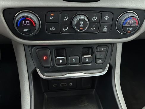 Used 2020 GMC Terrain SLT AWD/4WD image 13