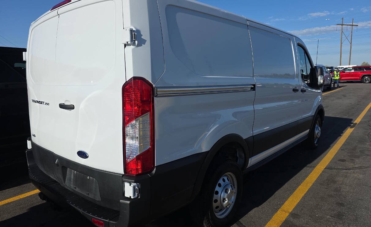 Used 2023 Ford Transit 250 Low Roof AWD image 2
