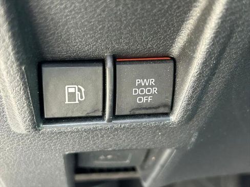 Certified 2022 Toyota Sienna XSE image 26