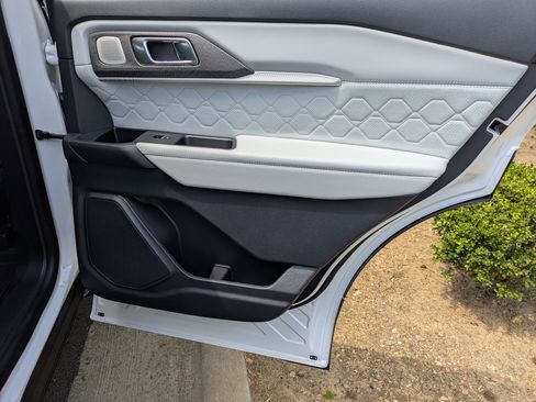 New 2026 Ford Explorer Platinum image 36