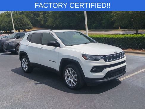 Used 2023 Jeep Compass Latitude w/ Sun and Sound Group AWD/4WD image 7