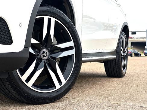 Used 2020 Mercedes-Benz GLC 300 image 3