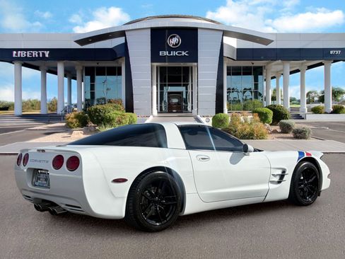 Used 1999 Chevrolet Corvette Coupe w/ Memory Pkg RWD image 4