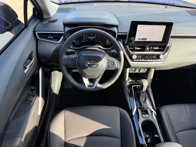 Used 2025 Toyota Corolla Cross XLE FWD image 25