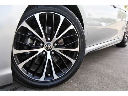 Used 2020 Toyota Camry SE image 29