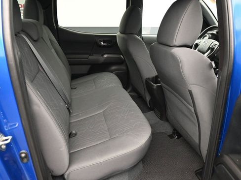 Used 2016 Toyota Tacoma TRD Sport w/ Towing Package image 13