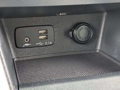 Used 2022 Subaru Forester AWD/4WD image 19