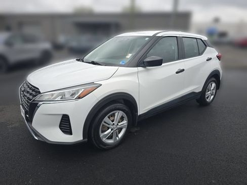 Used 2022 Nissan Kicks S FWD image 1